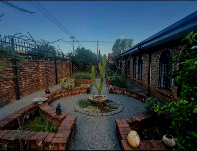 5 BEDROOM HOUSE FOR SALE IN MOUNTAIN VIEW